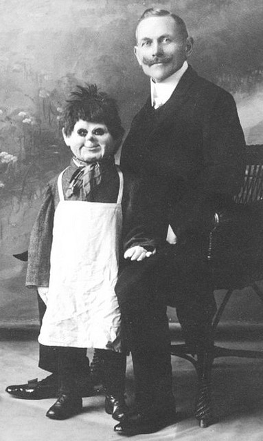 Illustration for article titled Vintage ventriloquism portraits were incredibly unnerving